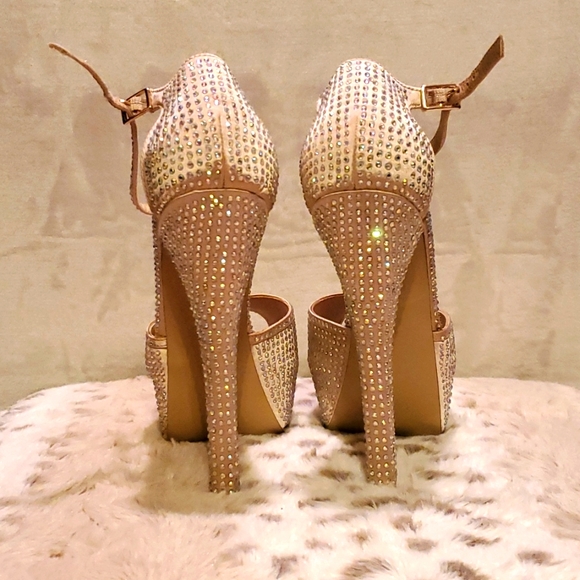 Steve Madden Champagne T-Strap Platform Sandal w/ Aurora Borealis Crysta… - Picture 4 of 7